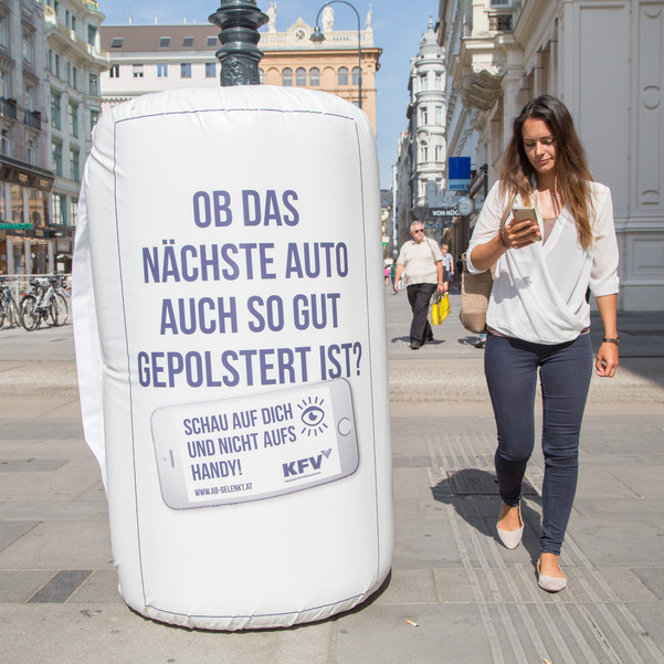KFV-Verkehrssicherheitsaktion Laternenairbags KFV-Verkehrssicherheitsaktion Laternenairbags